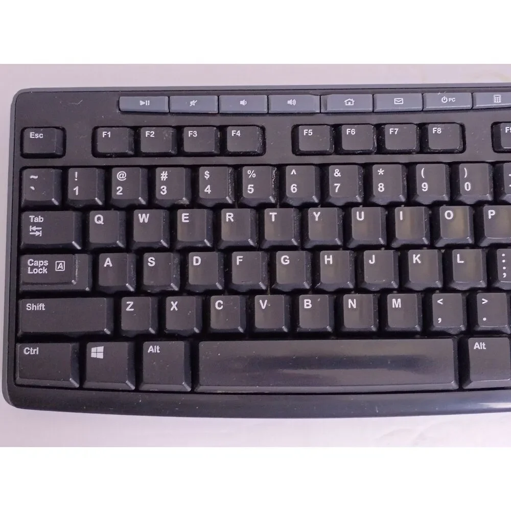 Logitech MK270 Full-size Wireless Keyboard and Mouse Combo Pre-owned Working